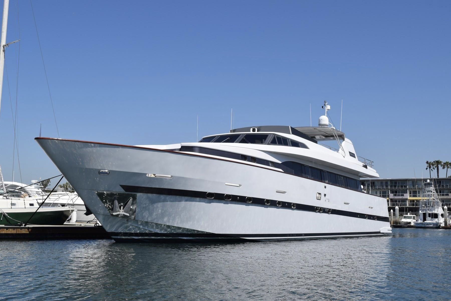 The Studi Yacht — full exterior
