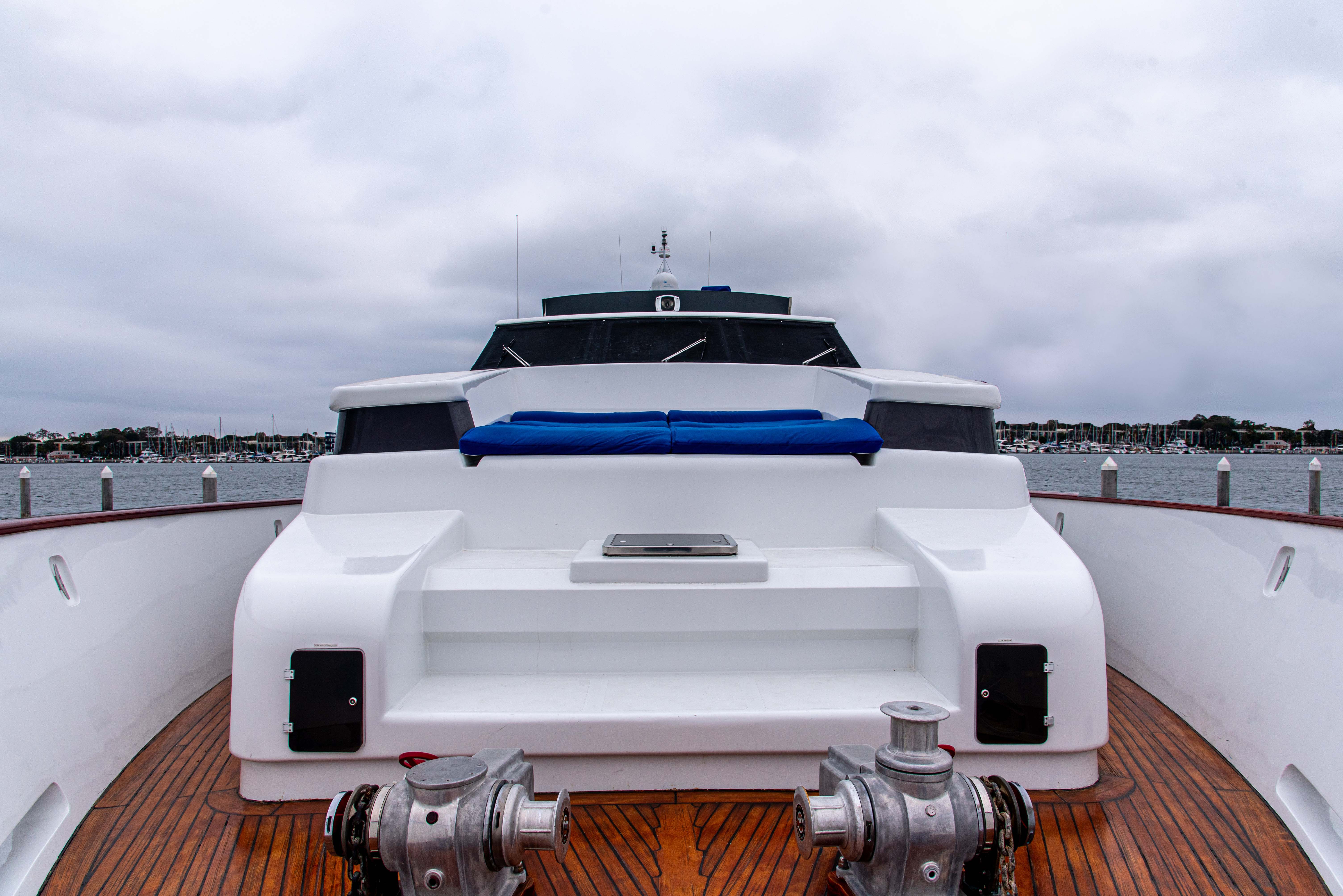 Front bow deck