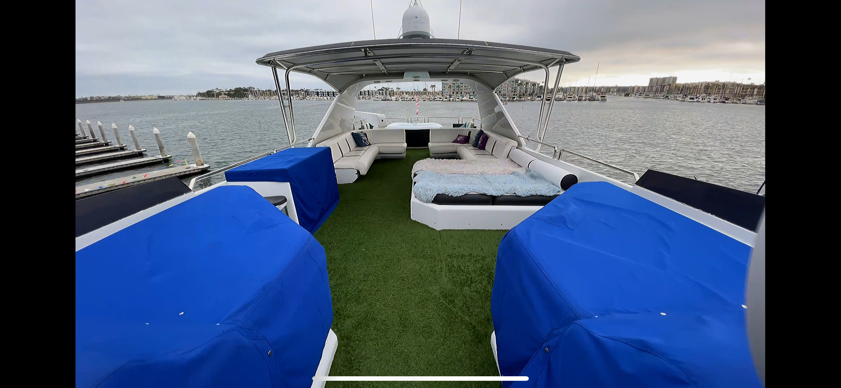 Top deck lounge